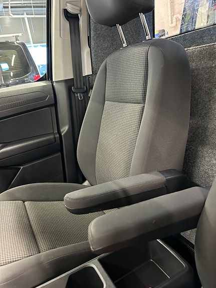 Volkswagen Caddy Maxi 11 of 13