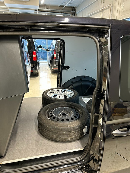 Volkswagen Caddy Maxi 13 of 13