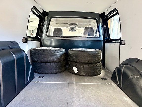 Volkswagen Caddy Maxi 8 of 13