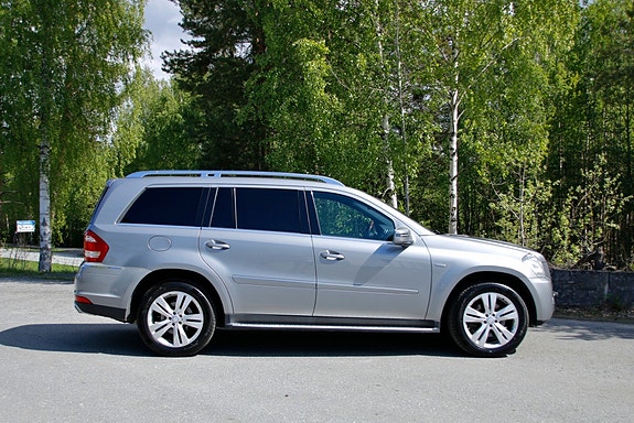 Mercedes-Benz GL350 3 of 5