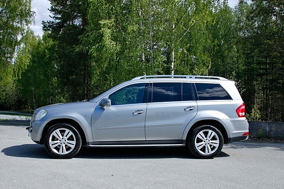 Mercedes-Benz GL350 2 of 5
