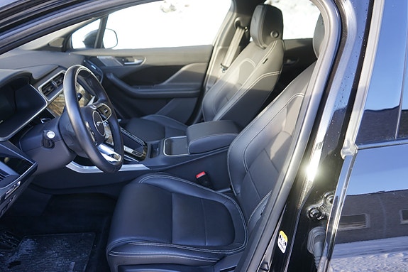 Jaguar I-PACE 17 of 30