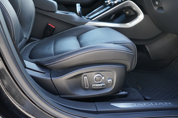 Jaguar I-PACE 24 of 30