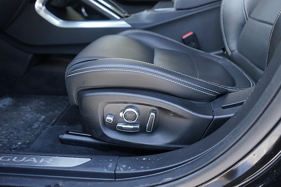 Jaguar I-PACE 18 of 30