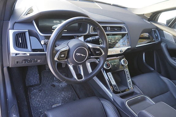 Jaguar I-PACE 16 of 30