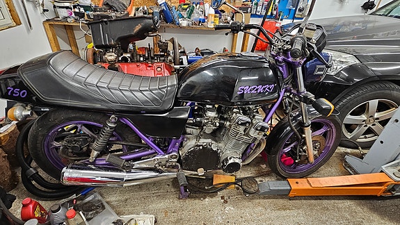 Suzuki GSX 4 of 5