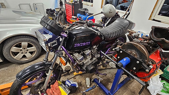 Suzuki GSX 3 of 5