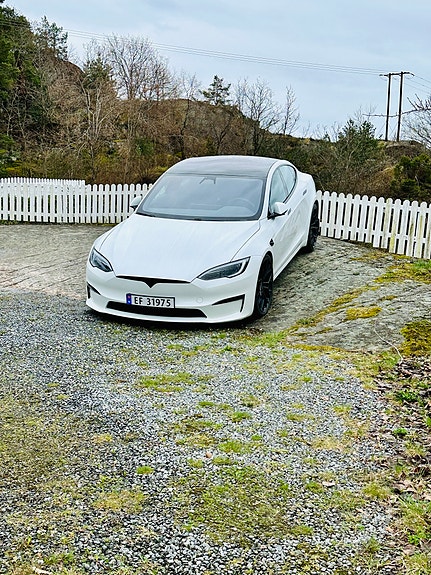 Tesla Model S 2 of 8