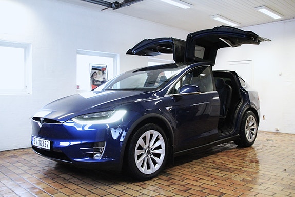 Tesla Model X 10 of 30