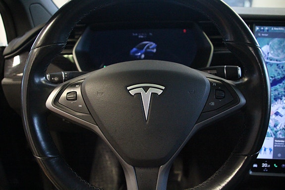 Tesla Model X 22 of 30