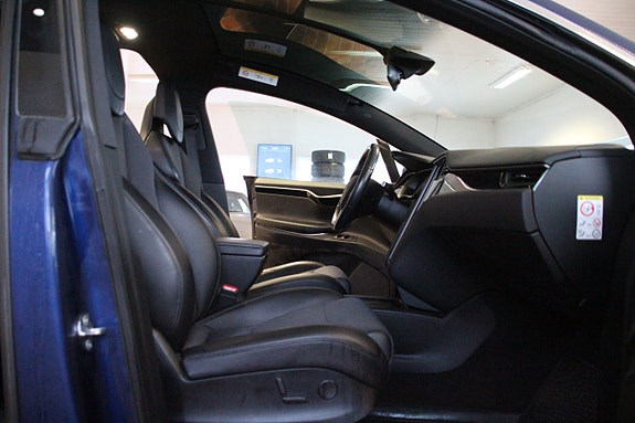 Tesla Model X 12 of 30