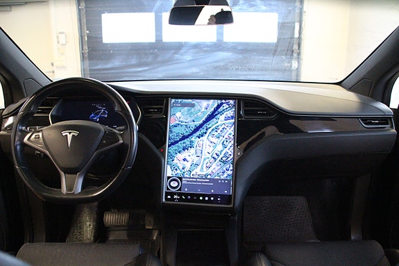 Tesla Model X 14 of 30