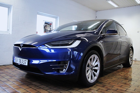 Tesla Model X 5 of 30
