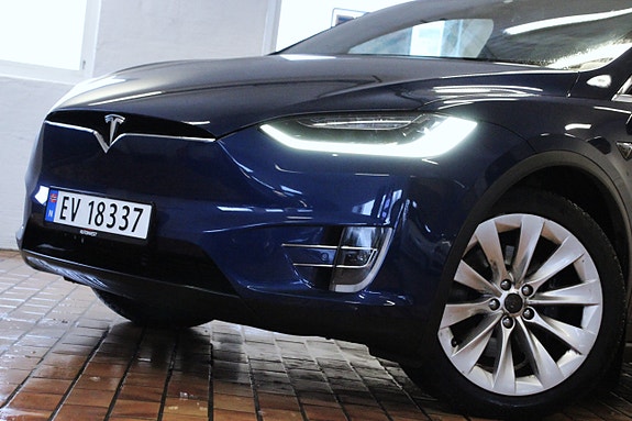 Tesla Model X 7 of 30