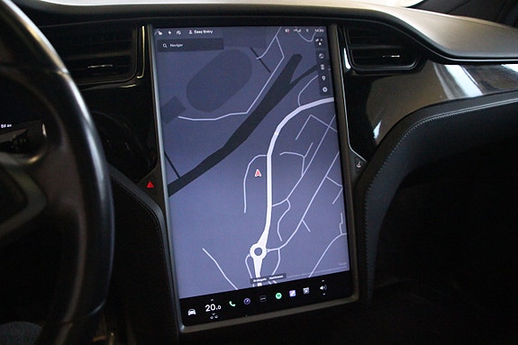 Tesla Model X 24 of 30