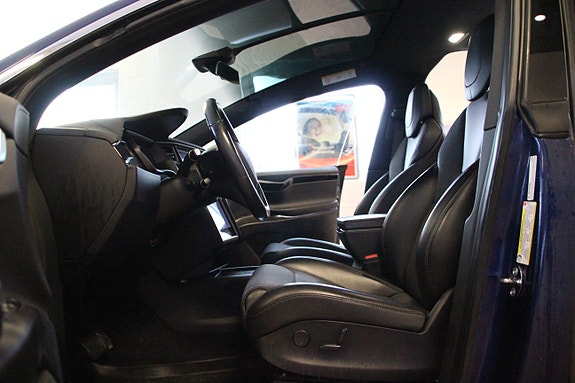 Tesla Model X 11 of 30