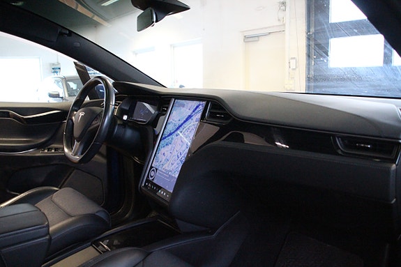 Tesla Model X 15 of 30