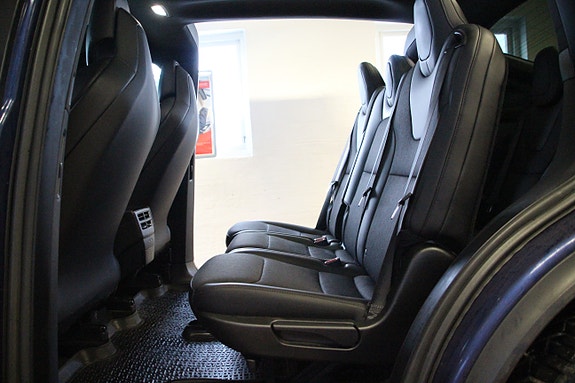 Tesla Model X 17 of 30