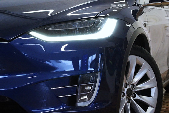 Tesla Model X 9 of 30