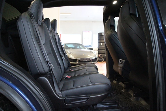 Tesla Model X 16 of 30