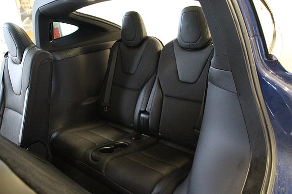 Tesla Model X 18 of 30