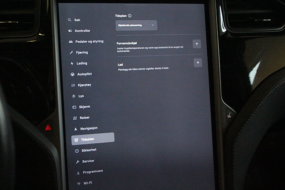 Tesla Model X 27 of 30