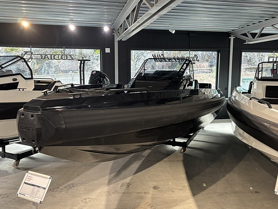 Iron 767 Black/Black m/Mercury V300XL V8