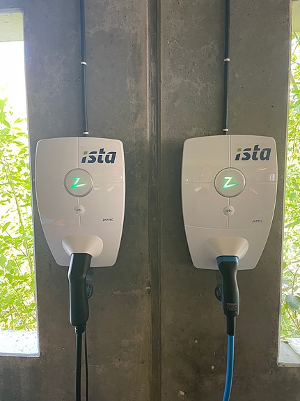 Gode lademuligheter i garasjen vår