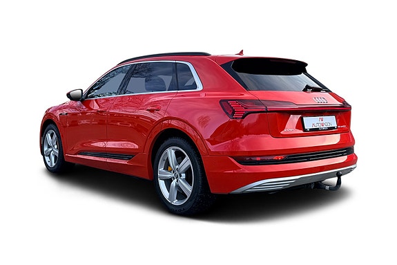 Audi e-tron 3 of 5