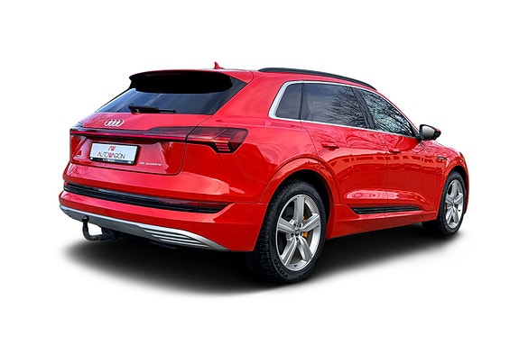 Audi e-tron 4 of 5