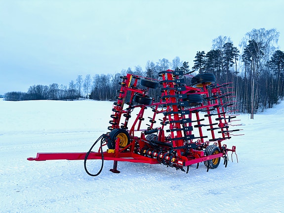 Fin og bra Väderstad NZG 6 M med crossboard nye slitedeler.
