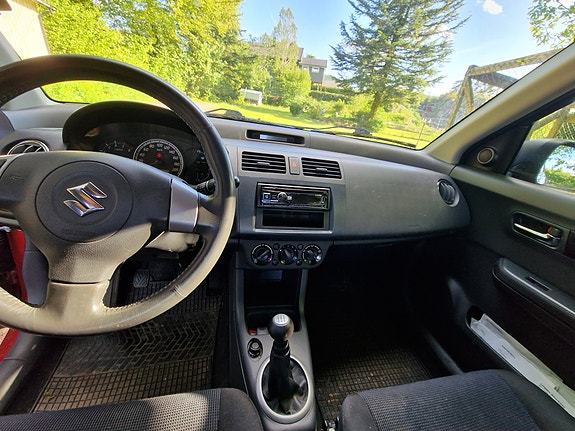 Suzuki Swift 13 of 15