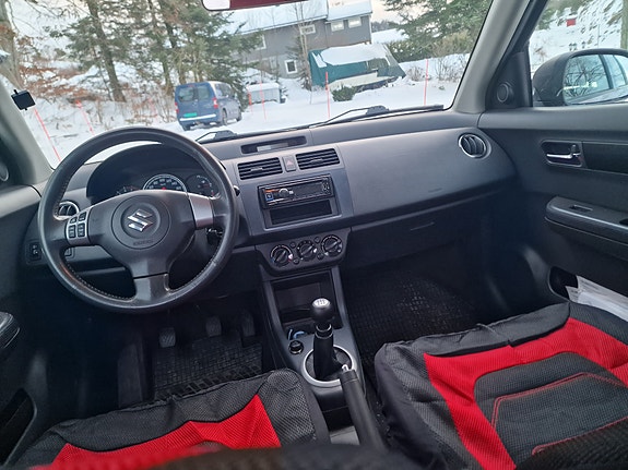 Suzuki Swift 8 of 15