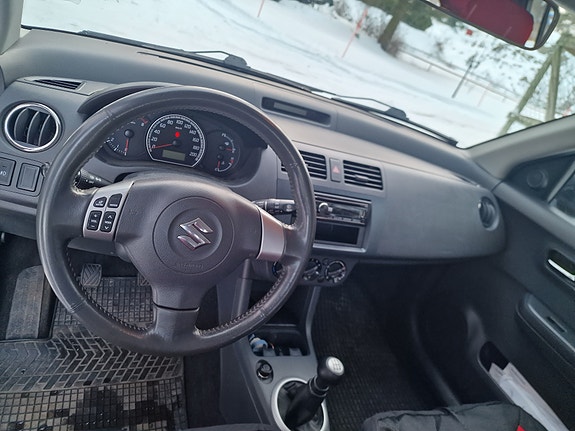 Suzuki Swift 10 of 15