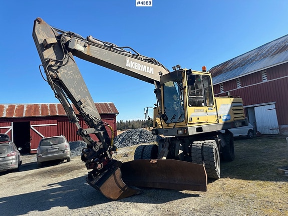 Åkerman 1995 Åkermann EW200 Hjulmaskin m/ pusseskuffe og rotortilt. SE VIDEO