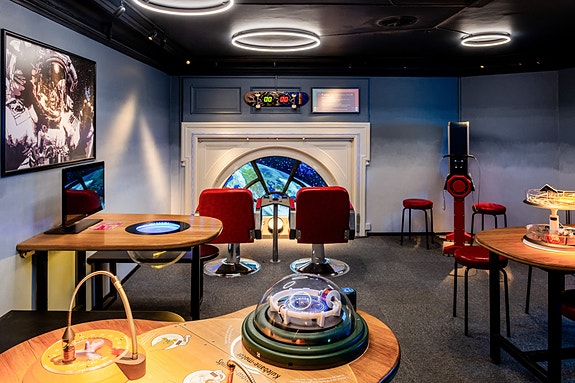 Driftsleder deltar i utvikling og bygging av nye utstillinger.