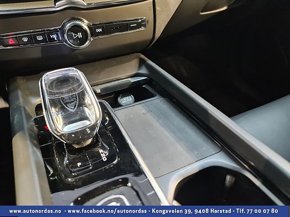  Trådløs ladeplate for telefon ved siden av girvelger