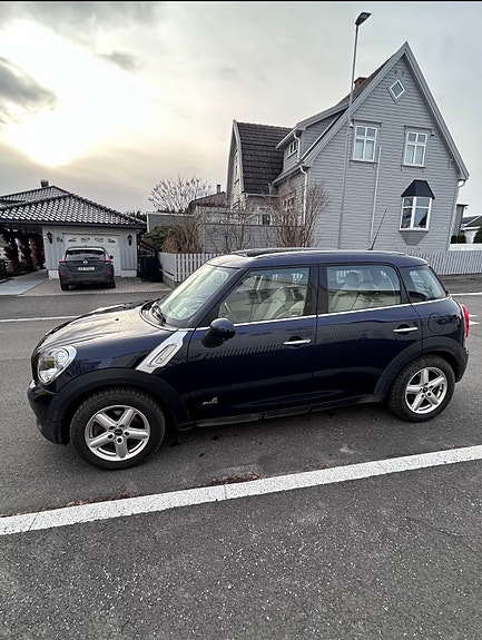 MINI Countryman Cooper D 2 of 5