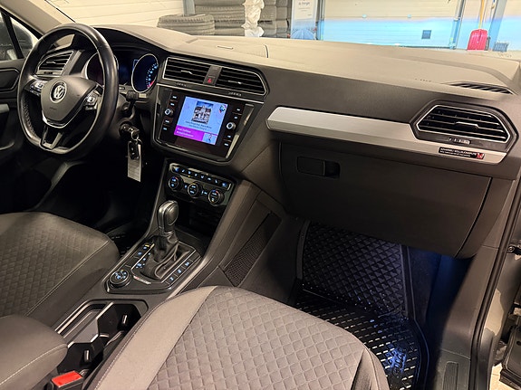 Volkswagen Tiguan 16 of 26