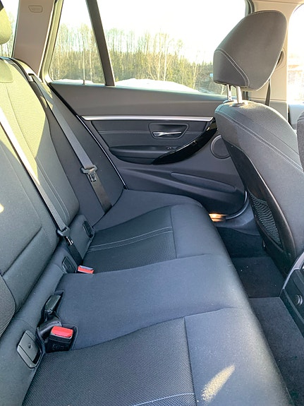 BMW 318i 21 of 29