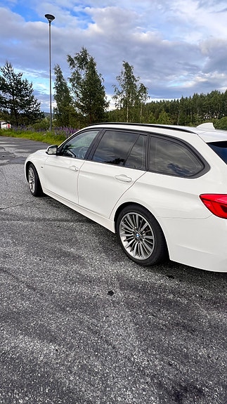 BMW 318i 3 of 29