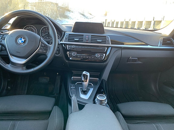 BMW 318i 19 of 29