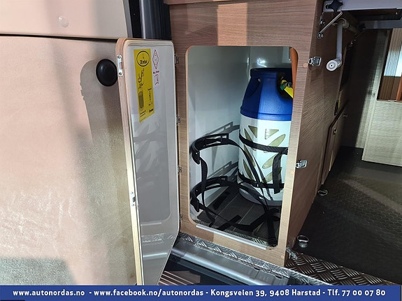  Plass for 2 stk 11 kg gassflasker