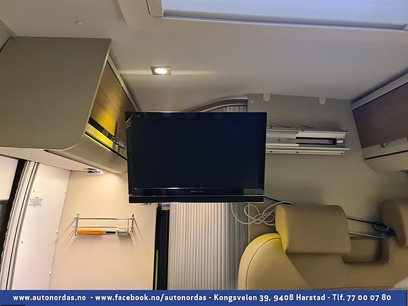  Tv på uttrekkbart veggfeste