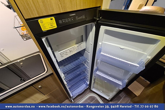  Stort kjøleskap med integrert liten frys