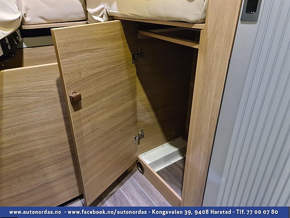  Hengeskap under ene sengen