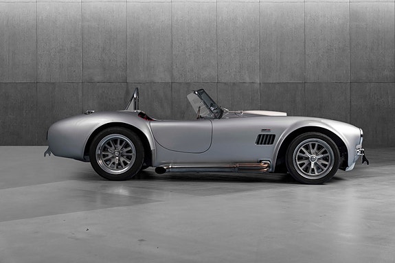 AC Cobra 13 of 30