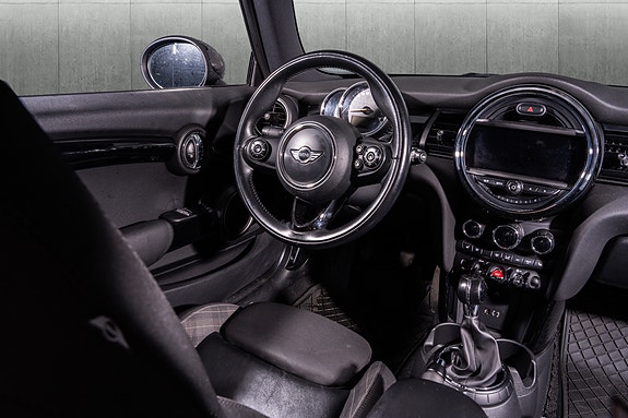 MINI Cooper S 10 of 18