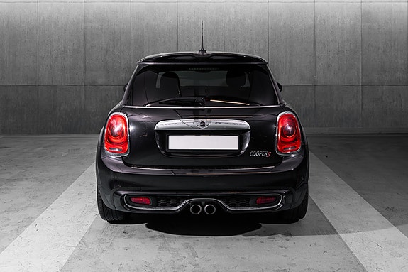 MINI Cooper S 9 of 18