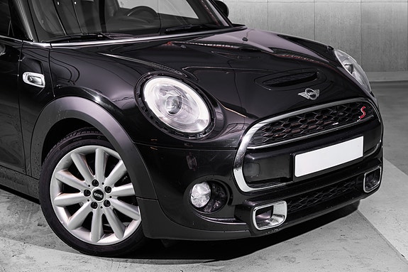 MINI Cooper S 2 of 5